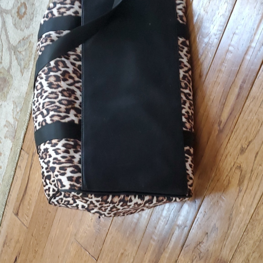 Juicy Couture Leopard Print Weekender Travel Duffel Bag - Picture 8 of 14